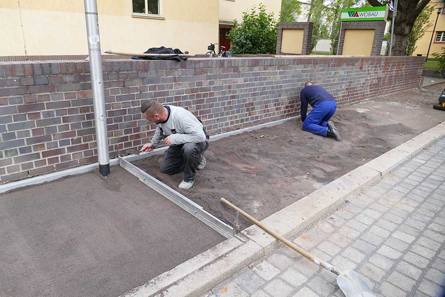 Mitarbeiter von Werner Bau bei Straßenbauarbeiten