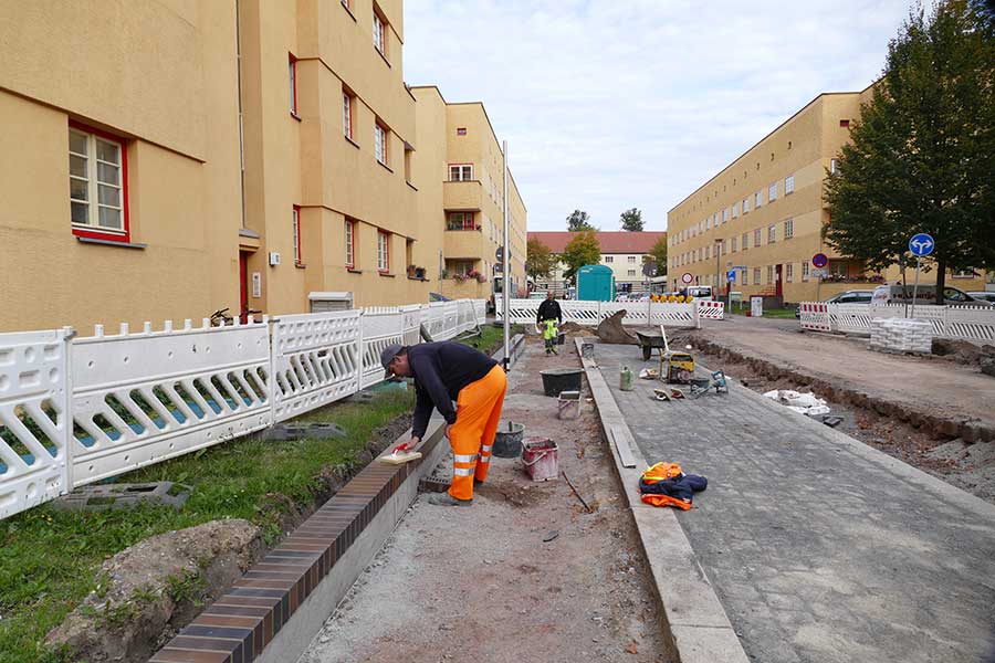 Mitarbeiter von Werner Bau bei Straßenbauarbeiten