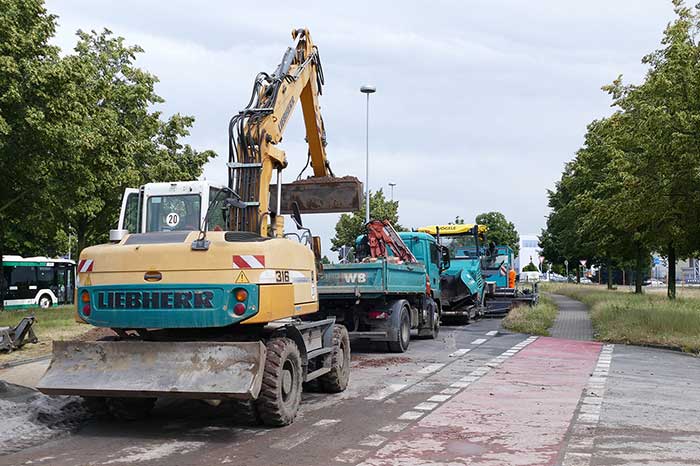 Mitarbeiter von Werner Bau bei Straßenbauarbeiten